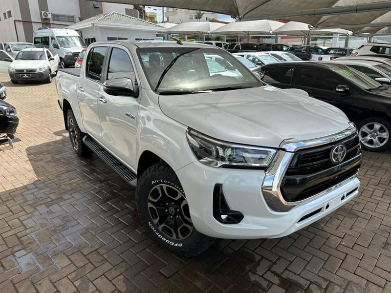 Toyota Hilux 2.8 TDI CD SRX 4x4 branca